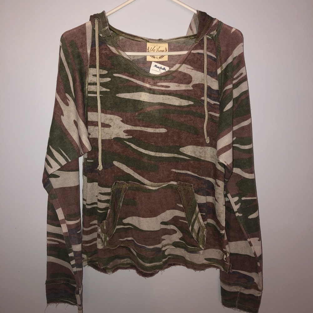 Camo long sleeve with hoodie & pocket